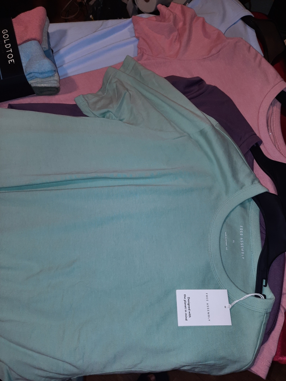 Mens 4 T-shirt Crew Short Sleeve Tee And Goldtoe Socks Bundle - Picture 3 of 6